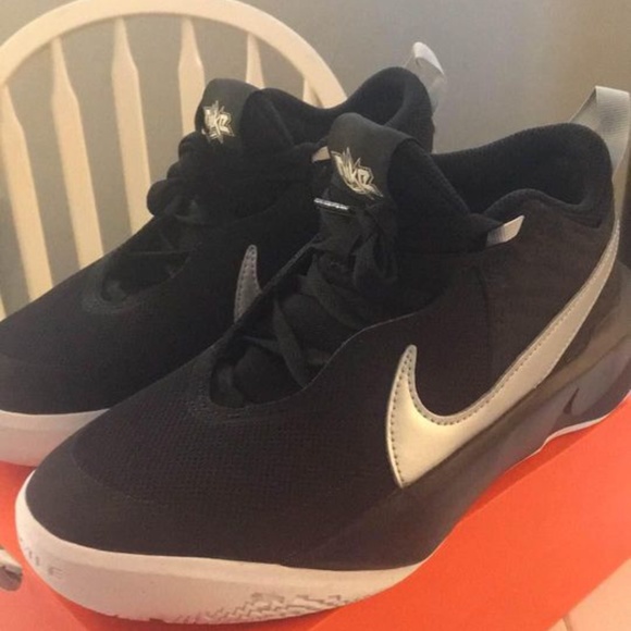 BRAND NEW boy girl youth Nike team hustle d10 basketball shoes size 3.5Y & 5.5Y - Picture 7 of 9